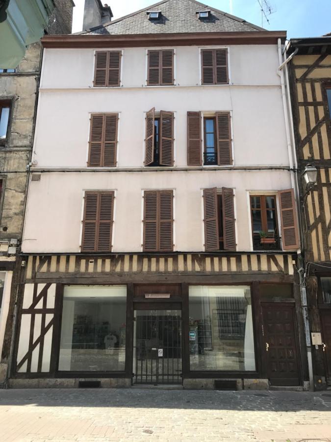 Une Nuit Comme Un Chevalier! Coeur Historique - Hypercentre. 特鲁瓦 外观 照片